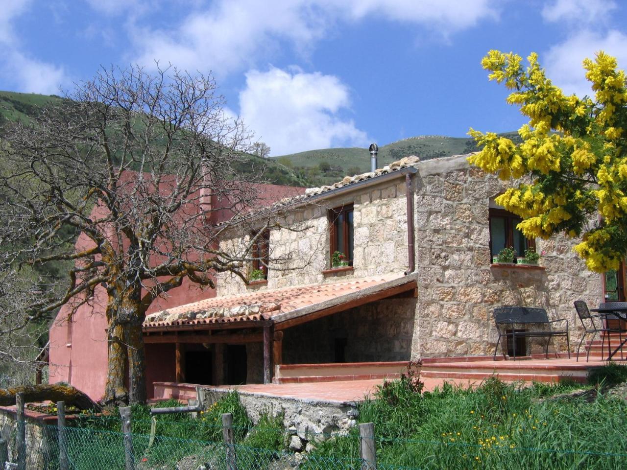 Agriturismo Gelso Castellana Sicula Exterior photo
